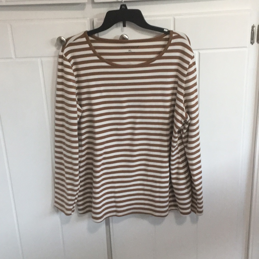 Brown and cream t-shirt